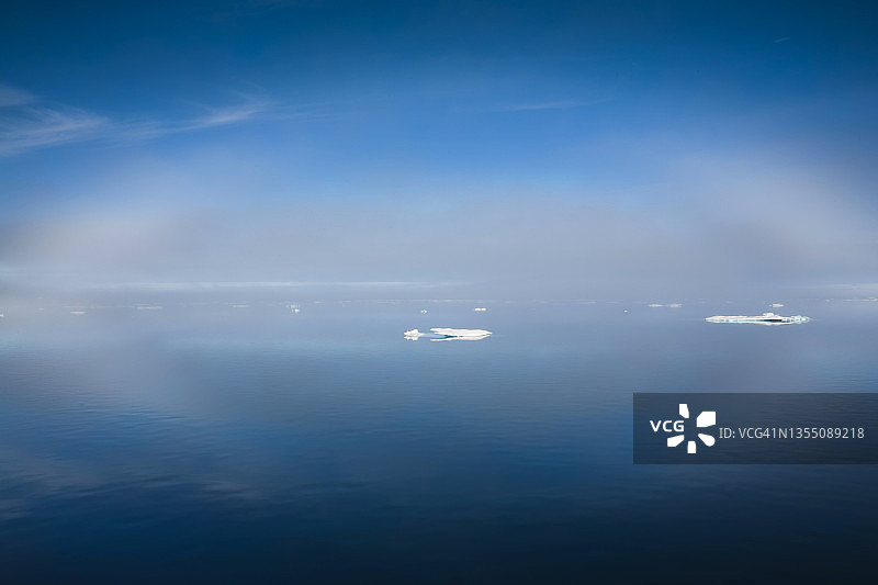 加拿大努纳武特地区巴罗海峡的冰图片素材