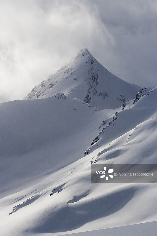未开发的山坡景色图片素材