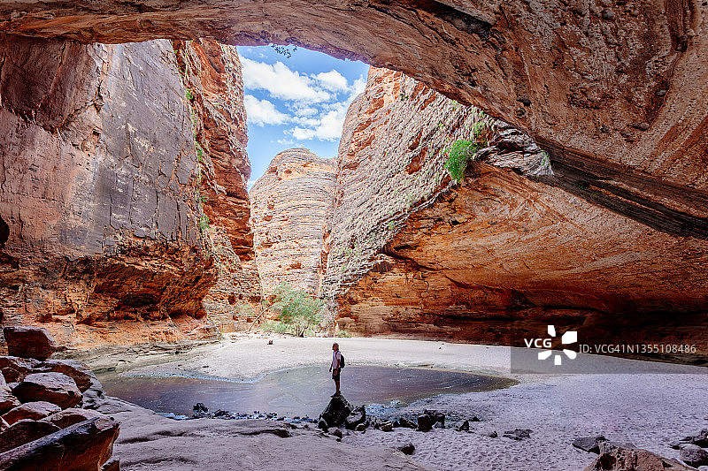 澳大利亚普尔努卢卢国家公园大教堂峡谷的游客图片素材