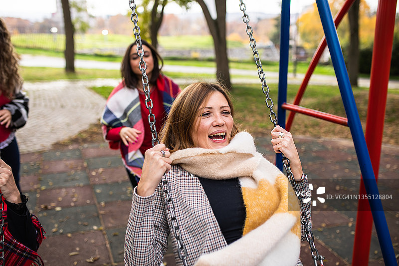 记得玩得开心图片素材