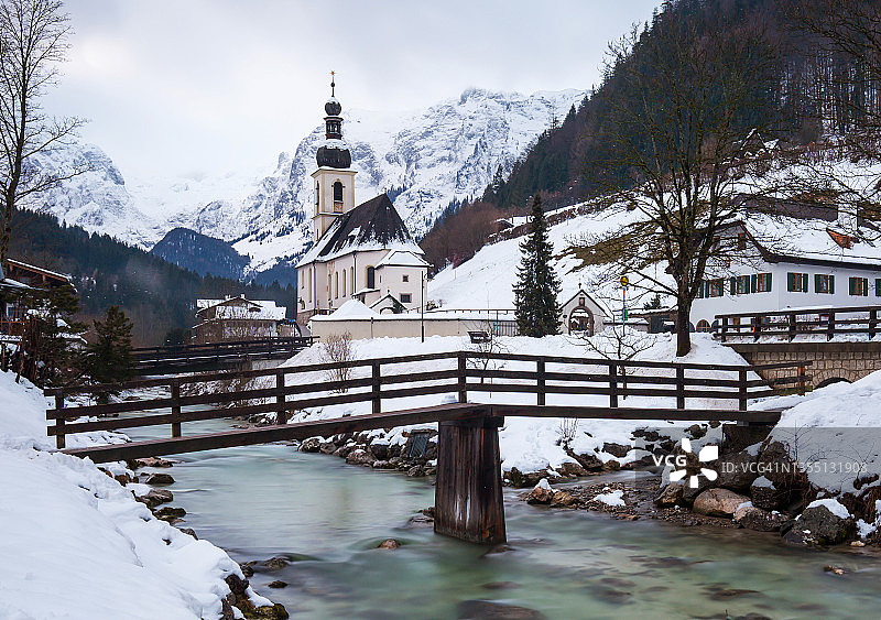 拉姆绍和历史悠久的教堂图片素材