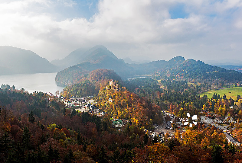 德国巴伐利亚州霍恩施万高城堡和阿尔卑斯山（菲森，阿尔高）图片素材