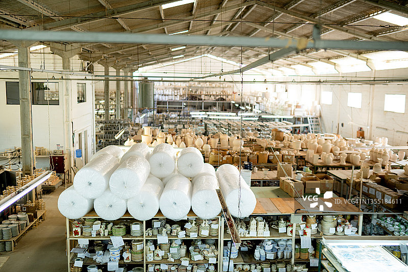 大型陶瓷制造和仓储仓库内部图片素材