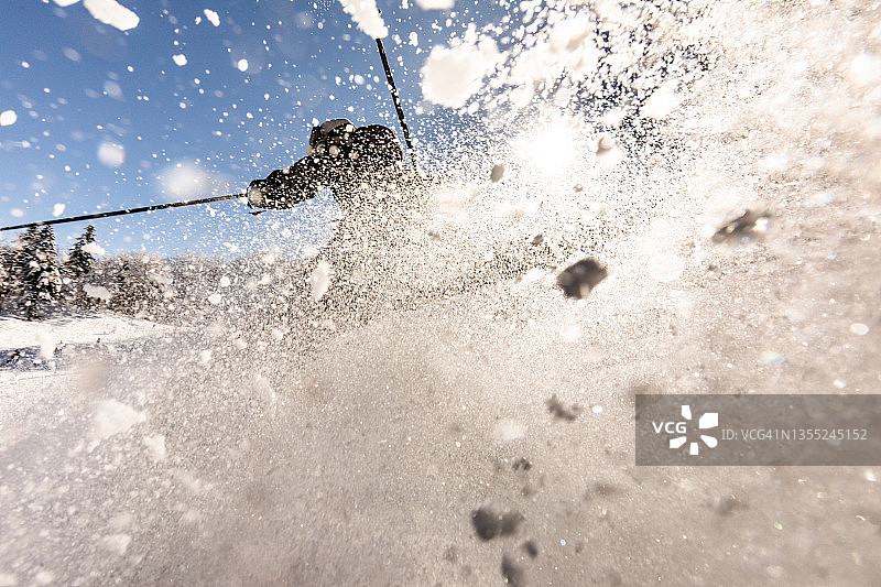 飞溅的粉末雪的特写图片素材