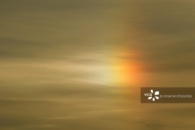 穿透乌云的光线图片素材