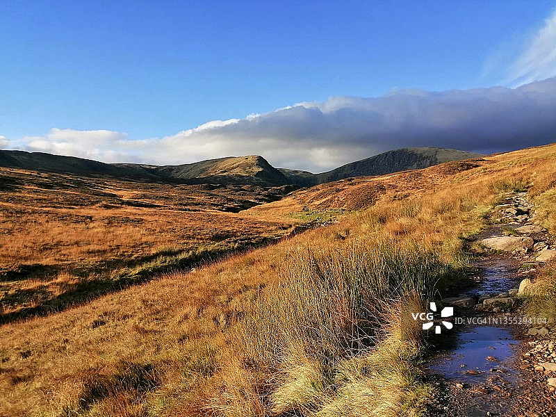 通往苏格兰边境地区的丘陵小路图片素材