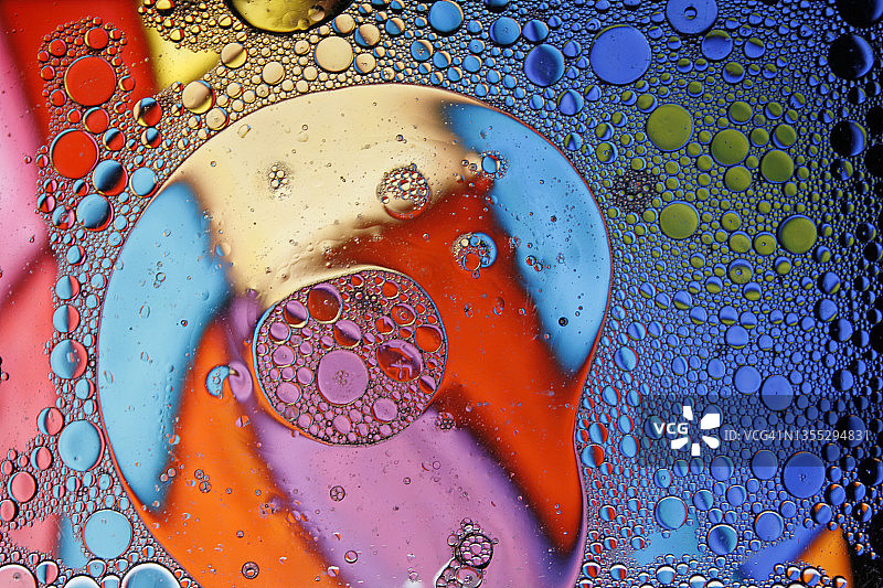 油和水的抽象彩色照片图片素材