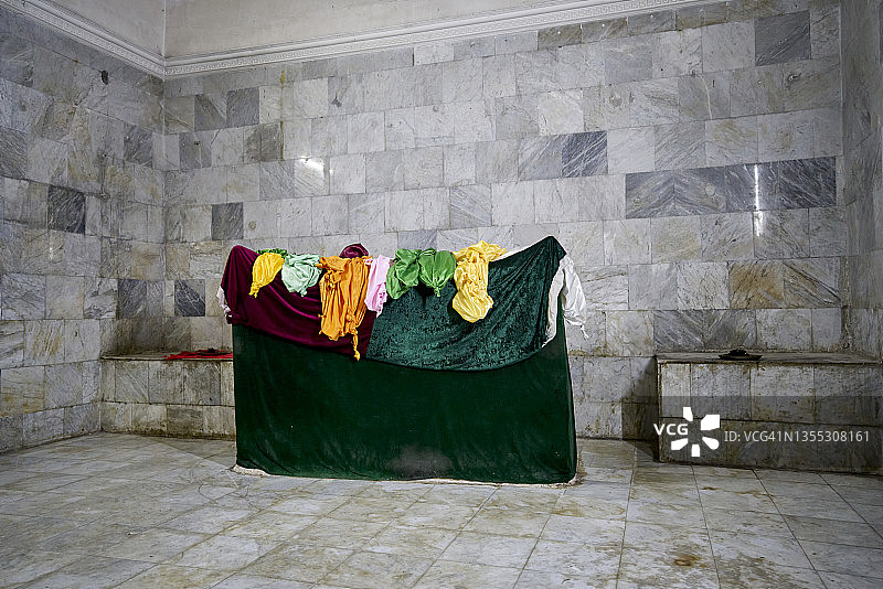 伊拉克库尔德斯坦拉利什的雅兹迪教圣殿中谢赫·阿迪·伊本·穆萨菲尔的陵墓图片素材