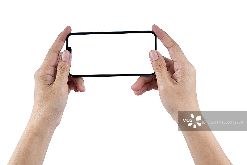 女性手持智能手机拍照，白色背景图片素材