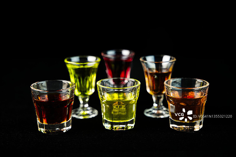彩色利口酒杯图片素材