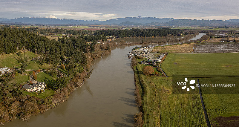斯卡吉特河壮丽景色鸟瞰图片素材