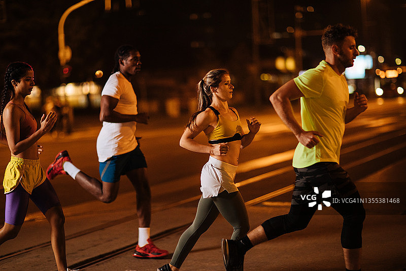 跑步总是一项很棒的锻炼图片素材