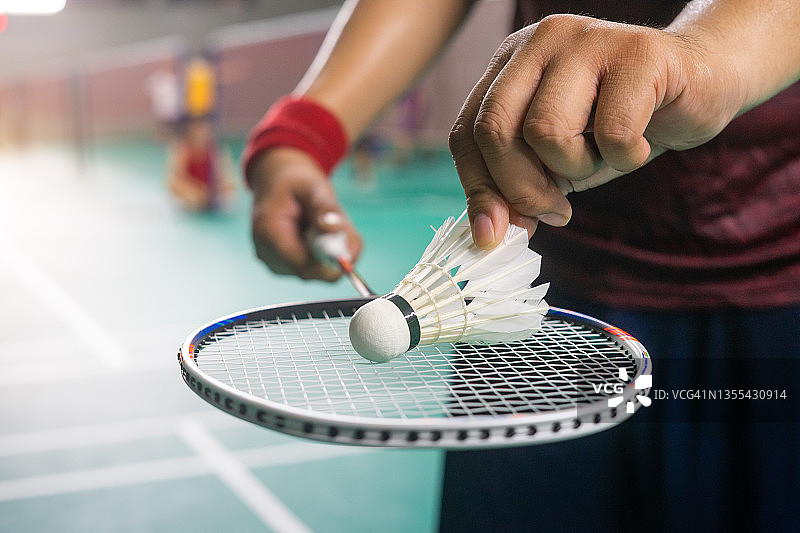 男子羽毛球运动图片素材