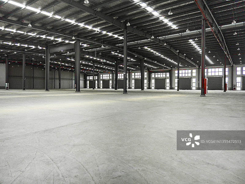 现代仓库的空仓库内部图片素材