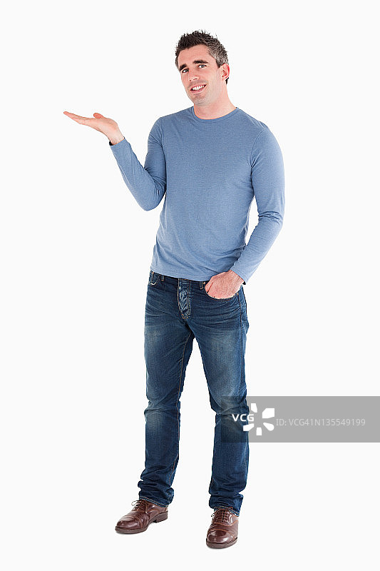 展示文案空间的英俊男人图片素材