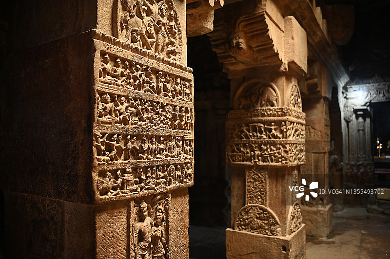 帕塔达卡尔古印度教寺庙中精细的石雕图片素材