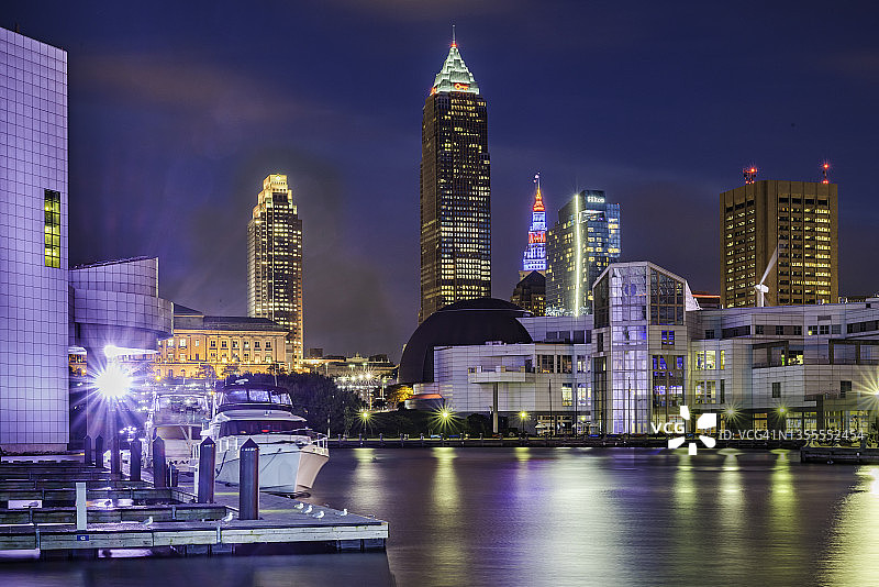 北部视角下的克利夫兰市中心天际线图片素材