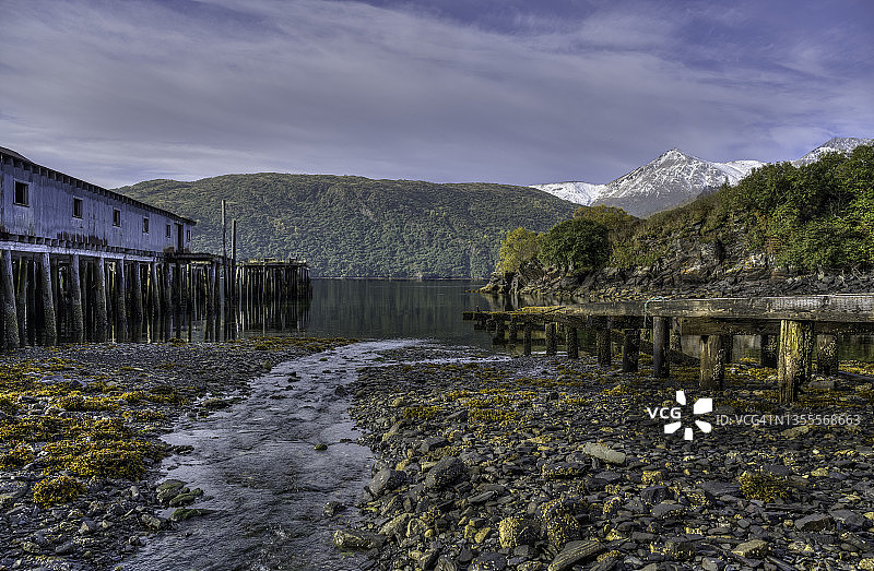 阿拉斯加偏远地区的废弃建筑图片素材
