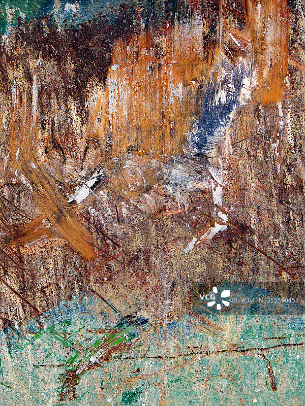 巴黎生锈金属上的彩色刮痕油漆图片素材