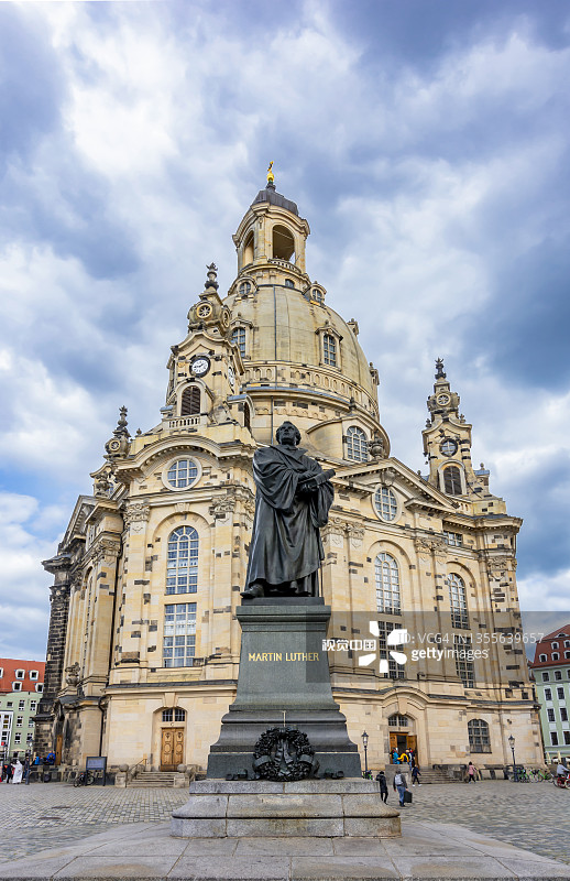 德累斯顿圣母教堂新市场广场上的马丁·路德纪念碑图片素材