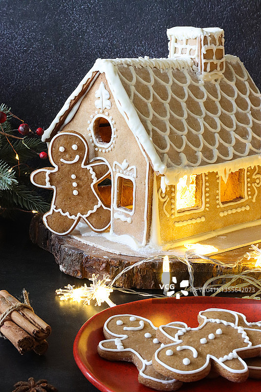 姜饼屋与肉桂棒特写图片素材