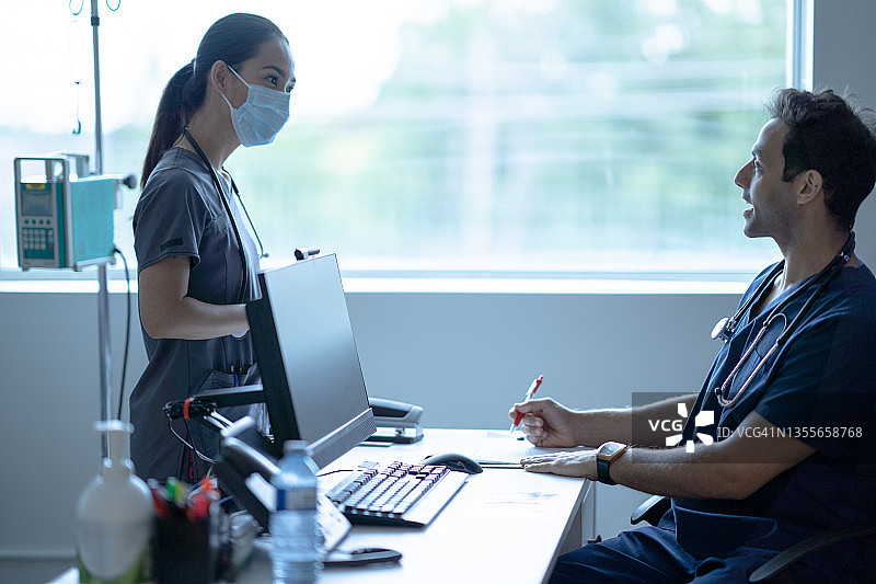 医疗专业同事图片素材