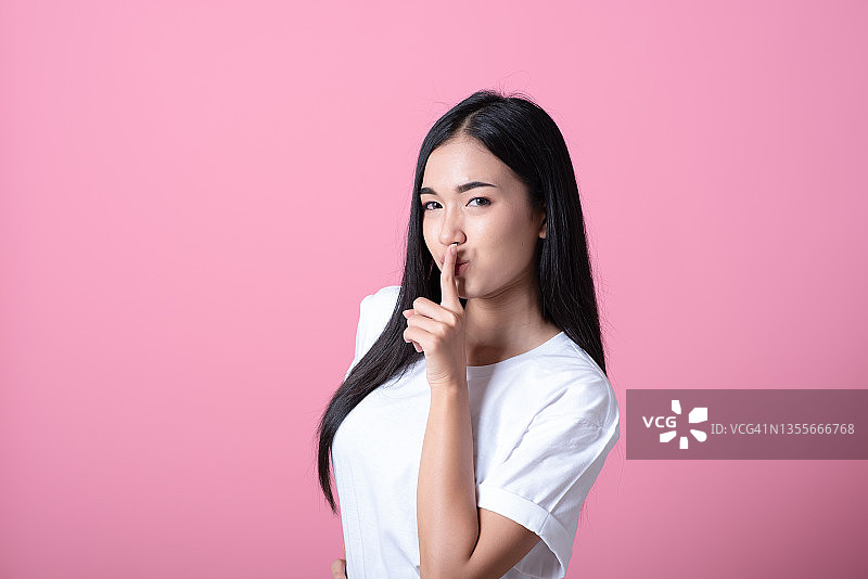 示意安静的女人图片素材