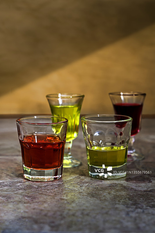 彩色利口酒杯图片素材