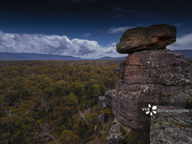 澳大利亚维多利亚州西区格兰屏帕迪城堡附近的维多利亚山谷的狂野美丽地区图片素材