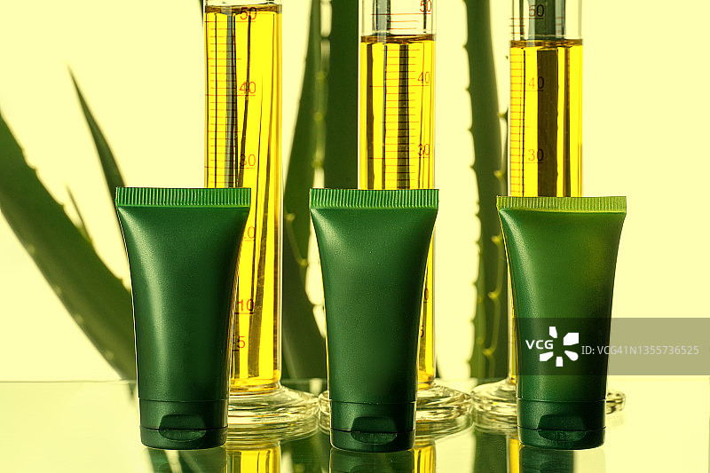 含有芦荟提取物的生态化妆品概念图片素材