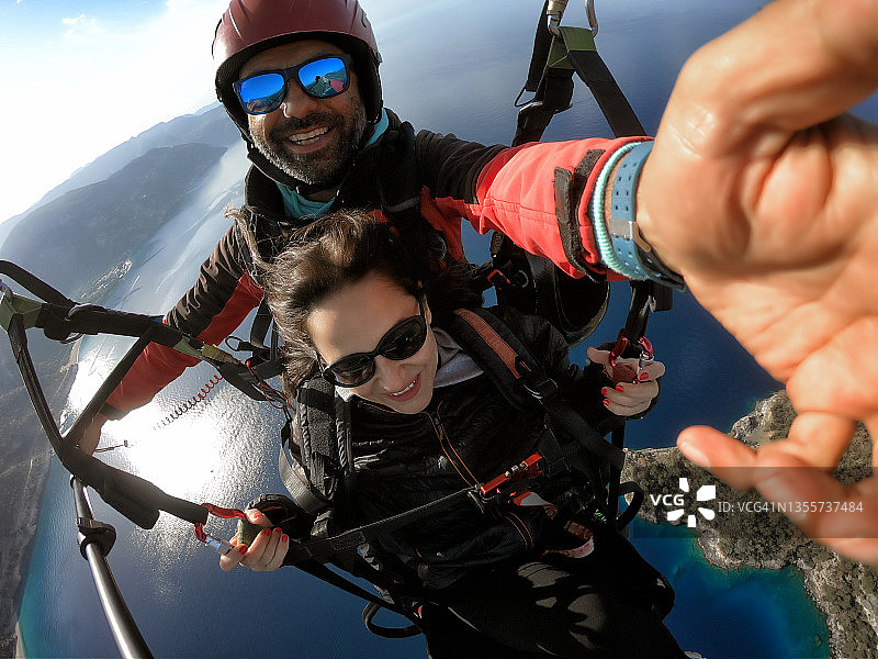 费特希耶，巴巴达格的肾上腺素滑翔伞图片素材