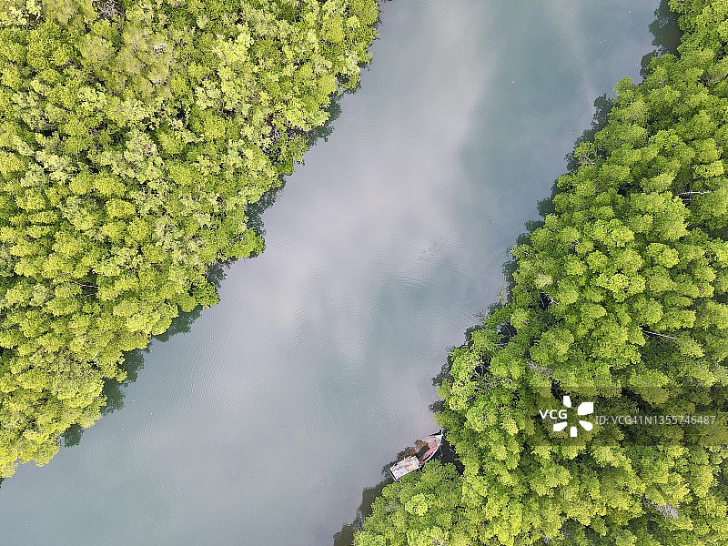 沉船 - 昭河（空召）运河河岸，河流两岸是美丽的红树林。阁骨岛。图片素材