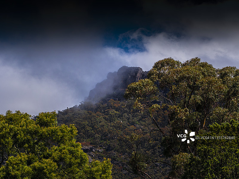 澳大利亚维多利亚州格兰屏国家公园的暴风雨春季锋面天气图片素材
