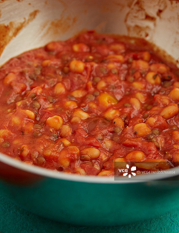 番茄酱搭配豆子、小扁豆和鹰嘴豆图片素材