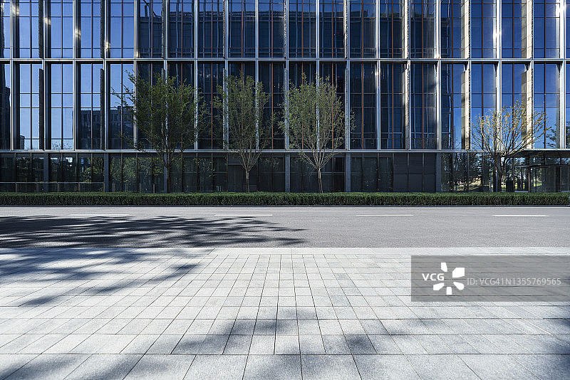 现代化城市建筑外的场地图片素材