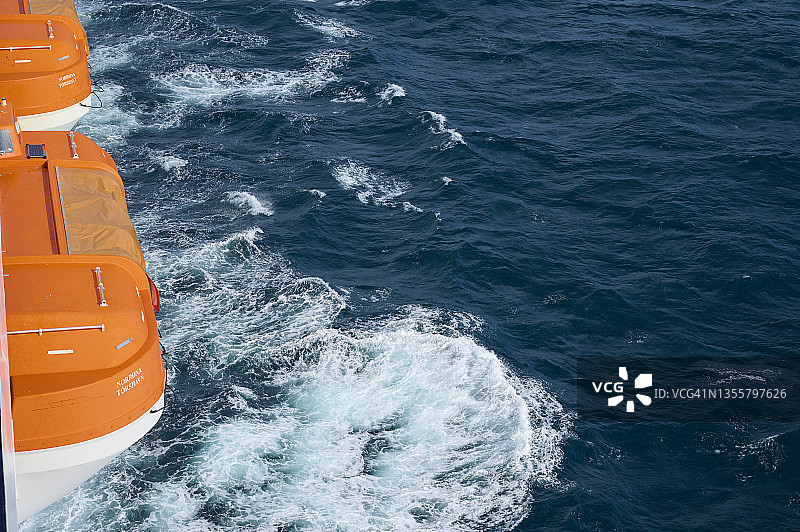 从冰岛诺罗纳号渡轮看救生艇图片素材