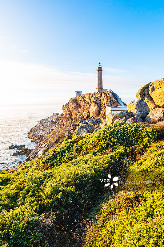 西班牙加利西亚维拉诺角灯塔日落图片素材