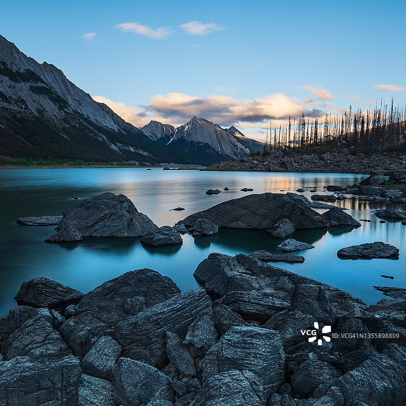 贾斯珀国家公园的医药湖图片素材