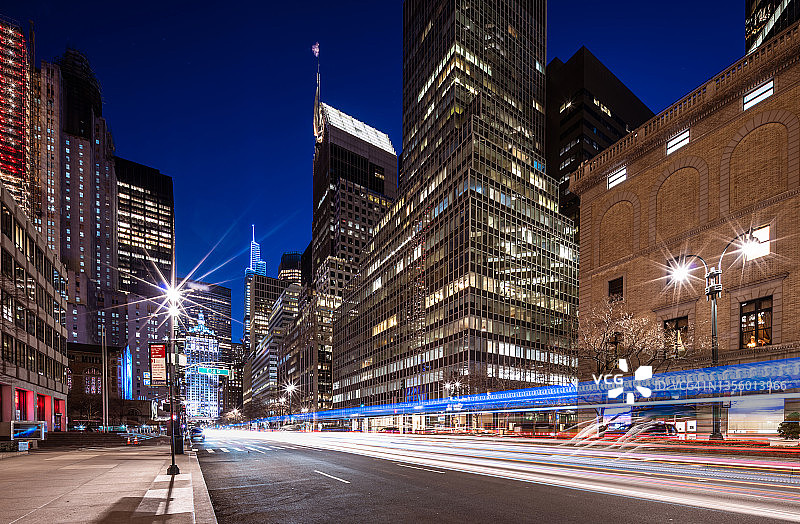 纽约曼哈顿中城公园大道光轨图片素材