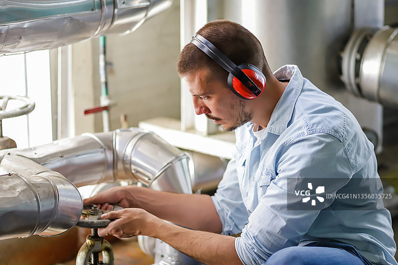 供热厂工人图片素材