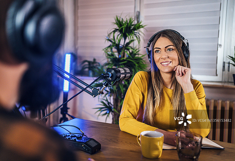 电台女主持人图片素材