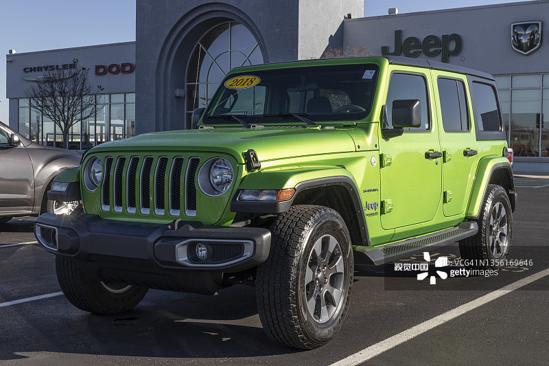 二手吉普牧马人展示，吉普依赖认证二手车销售以应对供应问题图片素材