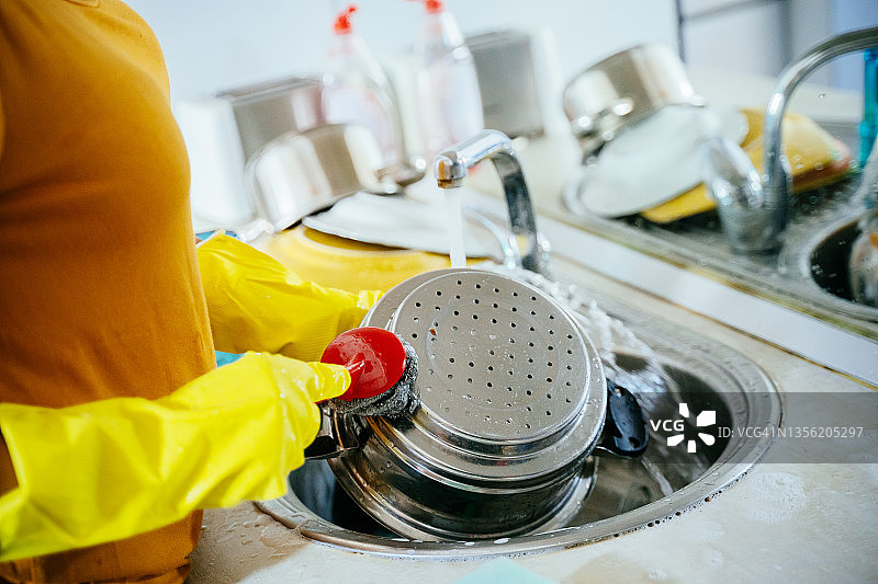 女人洗碗素材照片图片素材