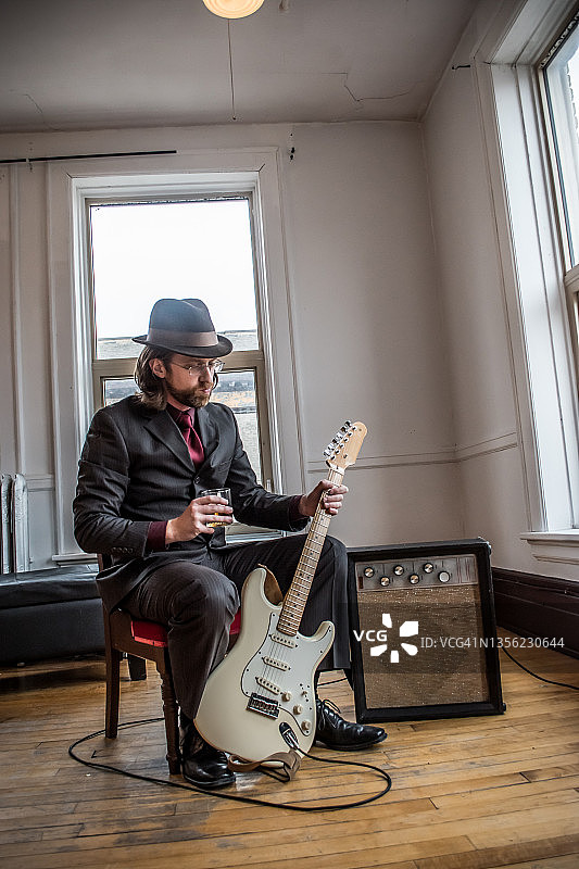 布鲁斯吉他男人图片素材