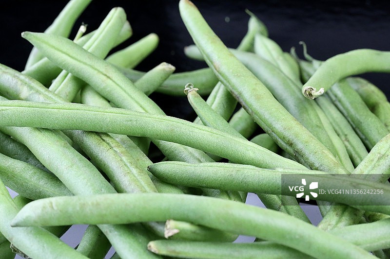 新鲜采摘的绿豆图片素材