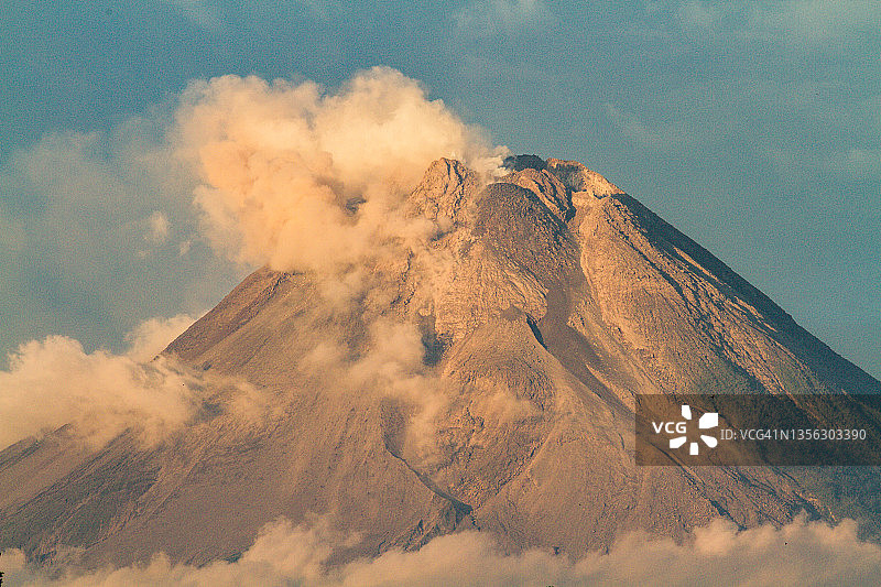 默拉皮火山图片素材