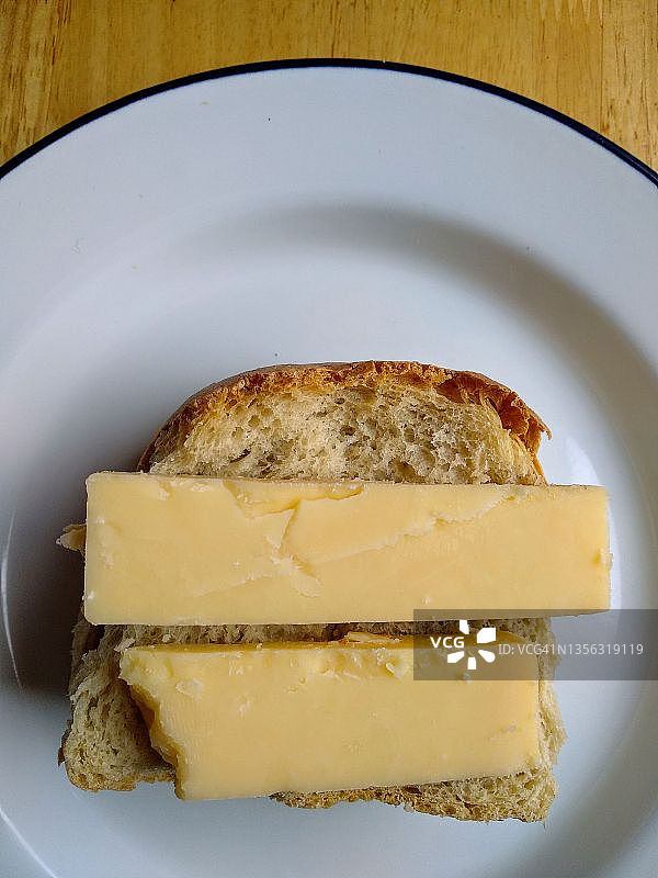 两块英式切达奶酪白面包图片素材