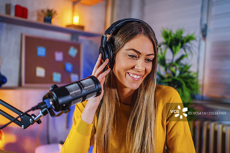 女人在线播客图片素材