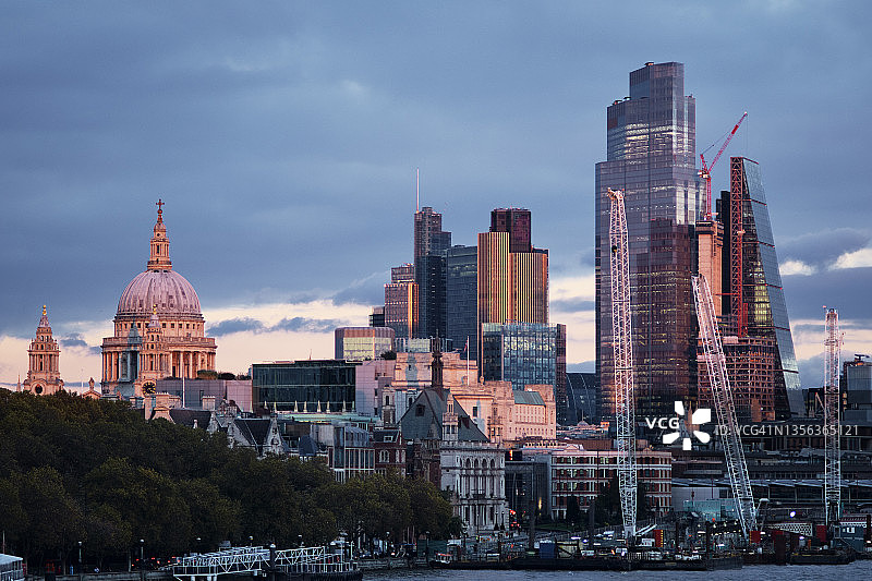 伦敦城市天际线日落景观图片素材