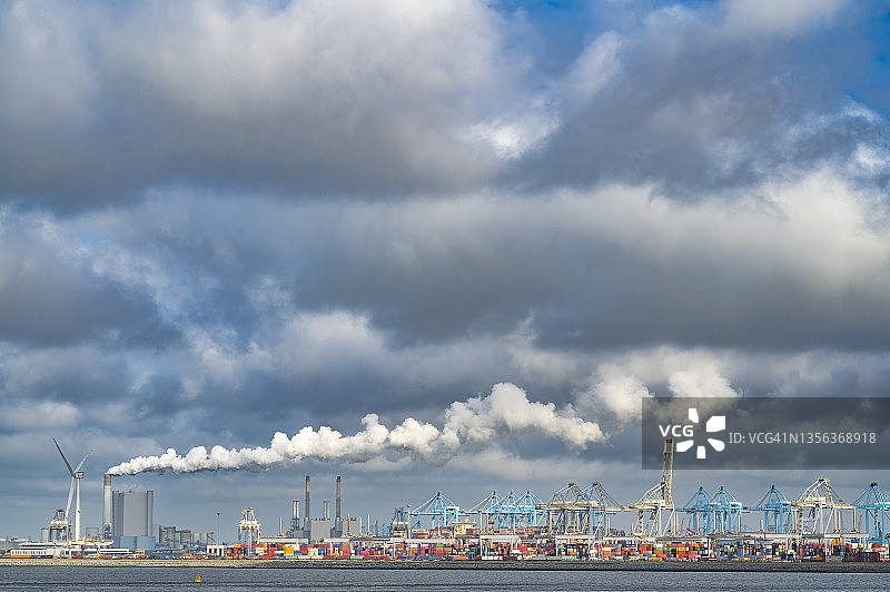 鹿特丹港口的工业景观图片素材